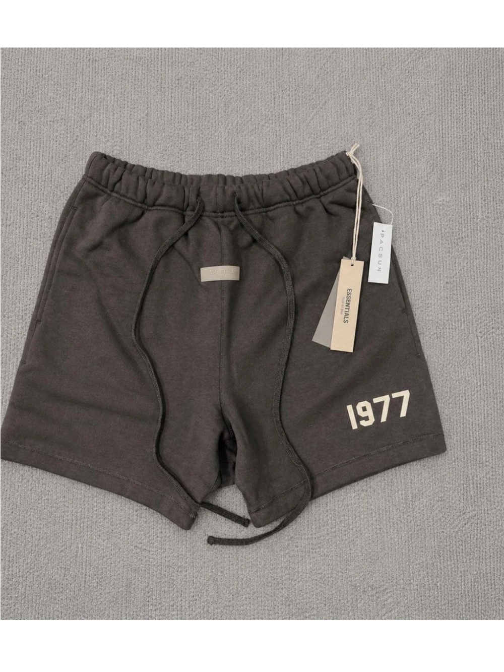 Fear of God ESSENTIALS Men’s Black Athletic Cotton Shorts with 1977 Print Large
